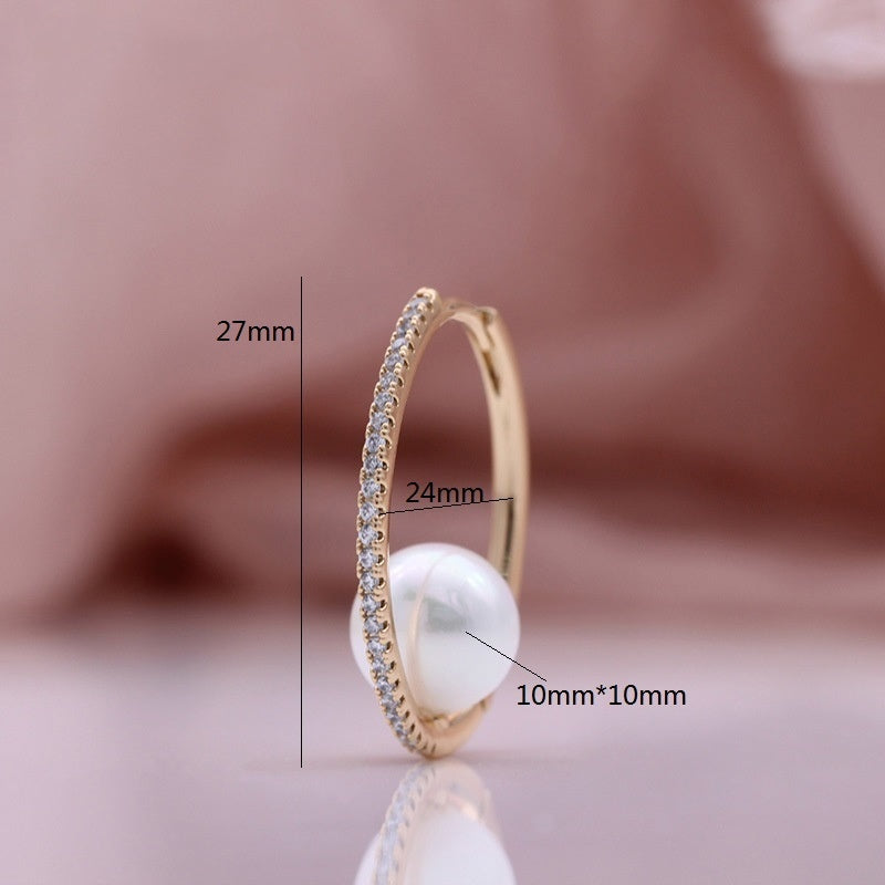 Trendy earrings in champagne gold-plated copper, delicately set with zirconia and adorned with elegant pearls