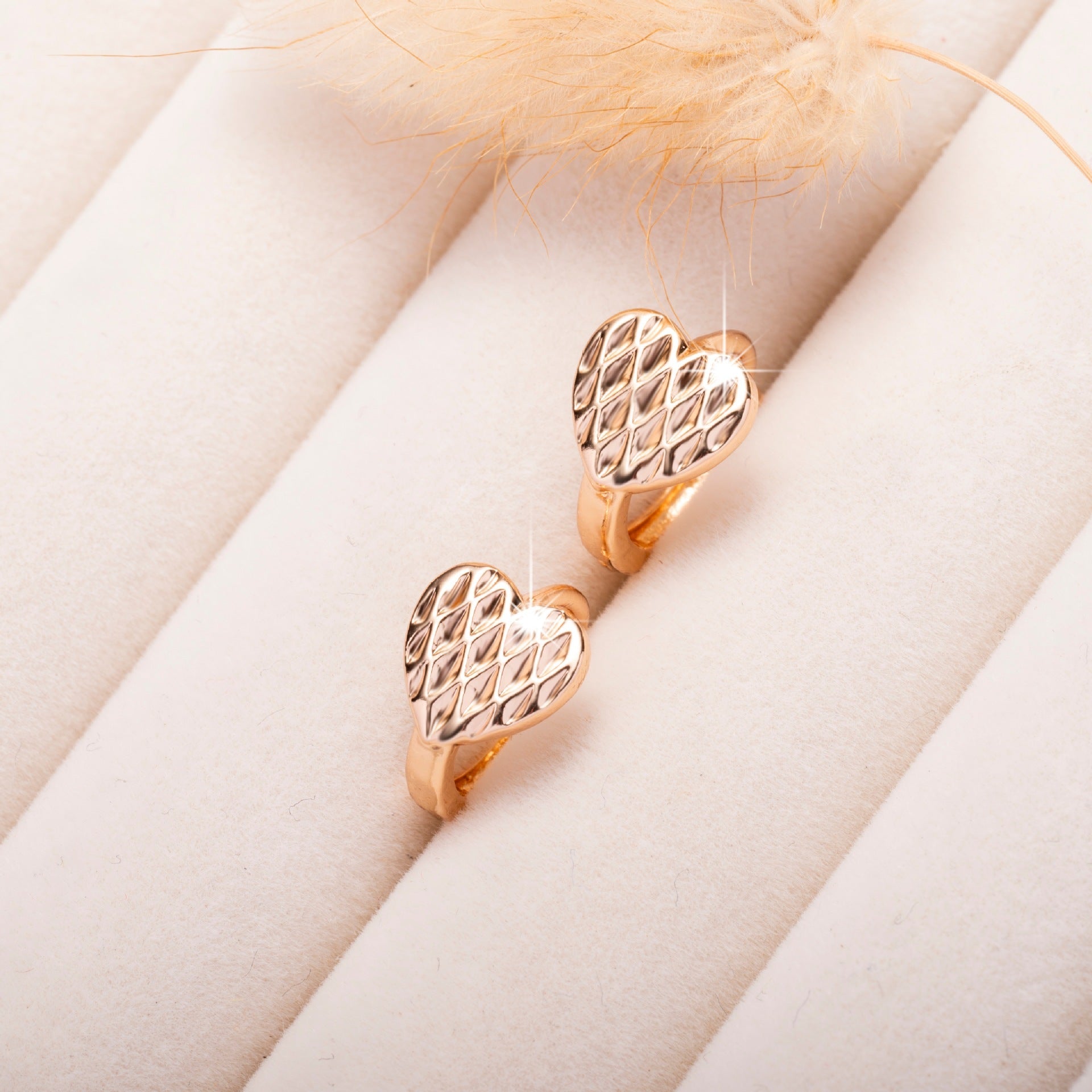 Simple and elegant style earrings, designed in copper