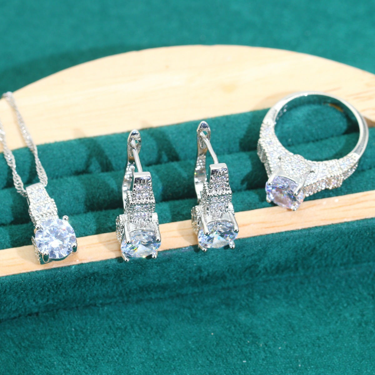 Four-Piece Zircon Set – Necklace, Bracelet, Earrings and Ring Dare to Shine