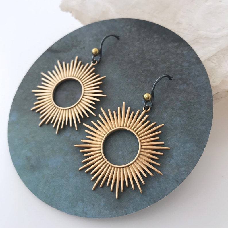 Retro style new earrings with hollow ring and aged effect
