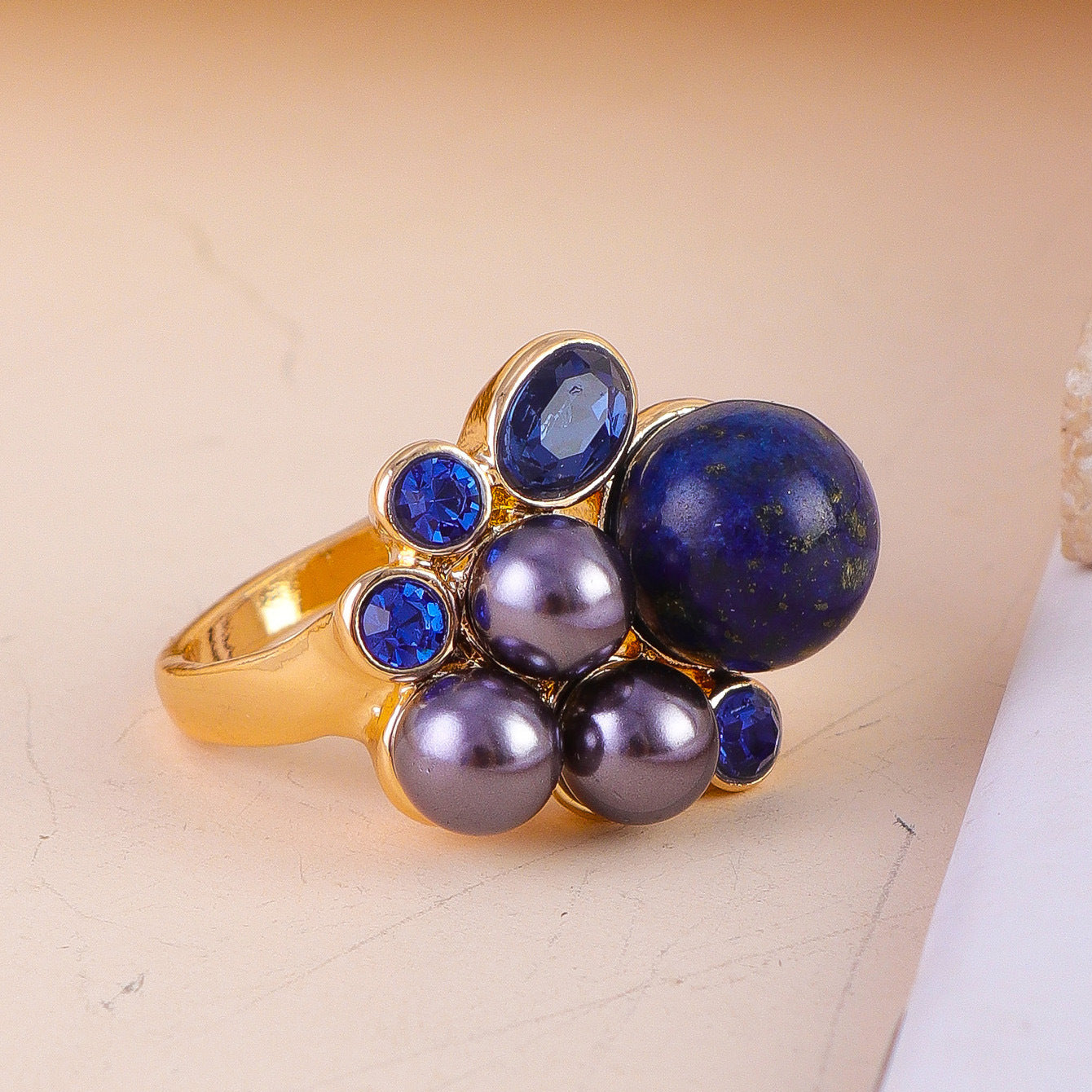 Simple and sensual floral pattern ring for women