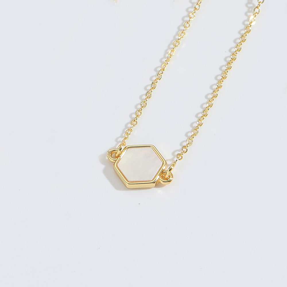 Vintage Heart Pendant Necklace - Elegant Clavicle Chain