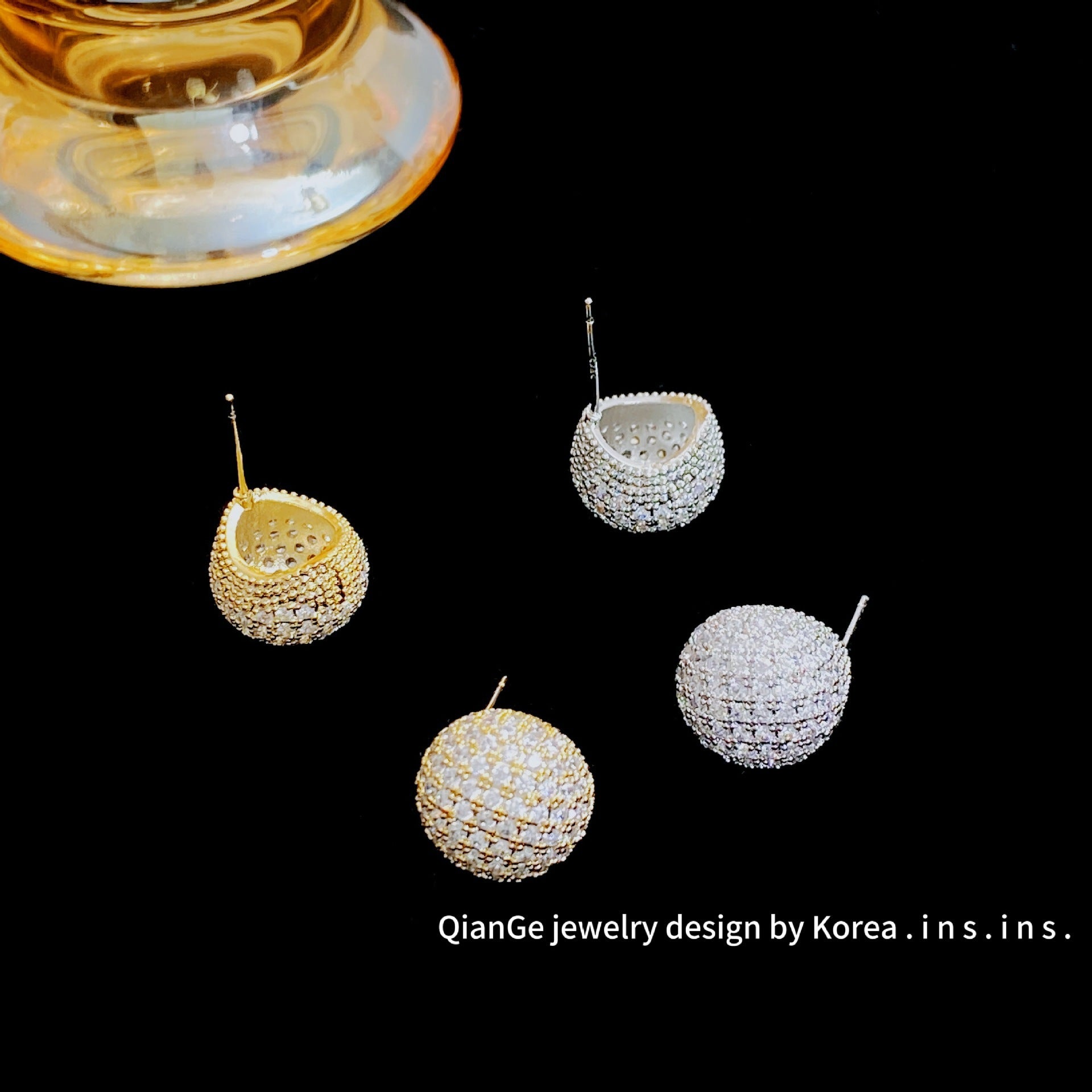 Ball head stud earrings, refined and versatile style