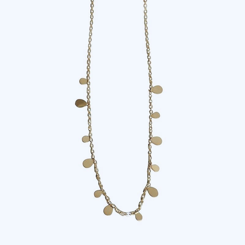 Lightweight and luxurious clavicle chain with minority design
