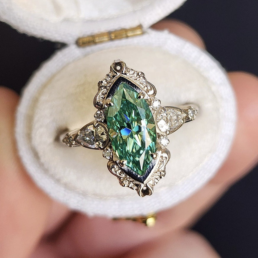 Women's Green Horse Eye Zircon Inlaid Ornamental Alloy Ring