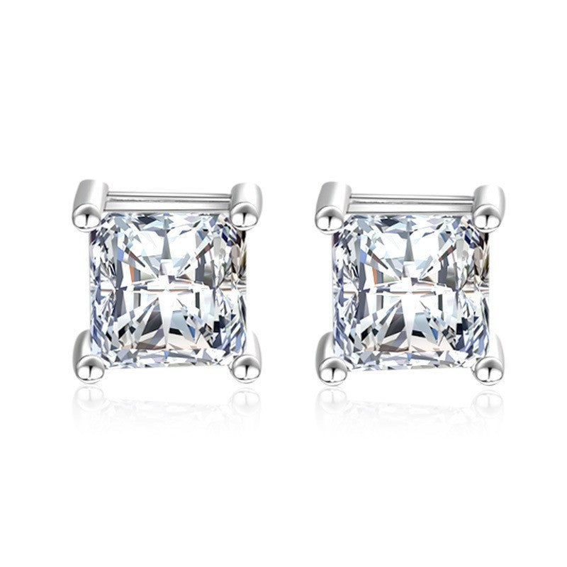 Six-prong heart-shaped earrings inlaid with zircons