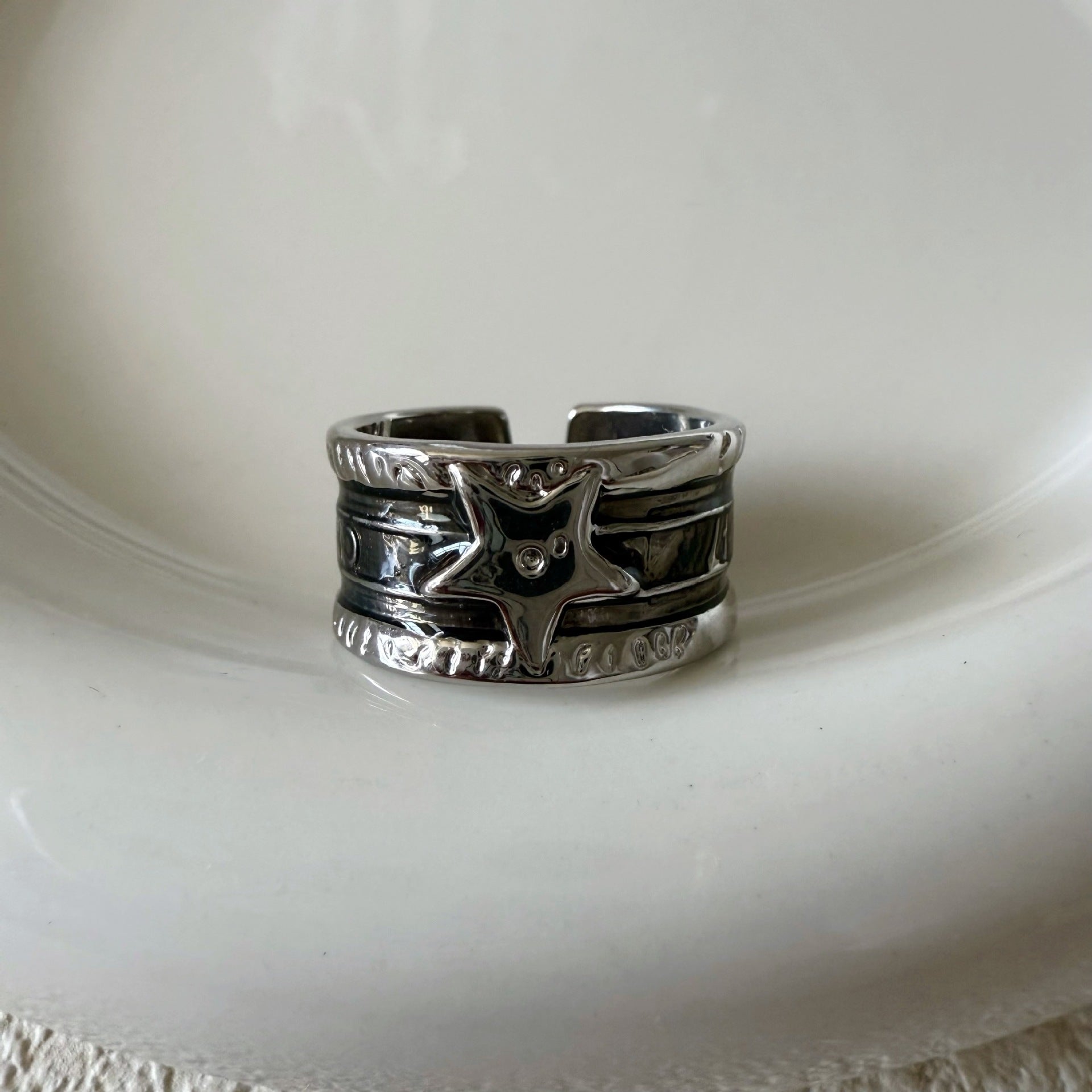 XINGX oil drop worn retro ring, light luxury and exquisite style