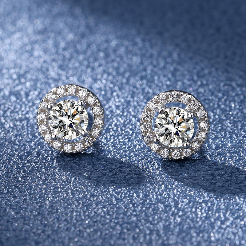 Six-prong heart-shaped earrings inlaid with zircons