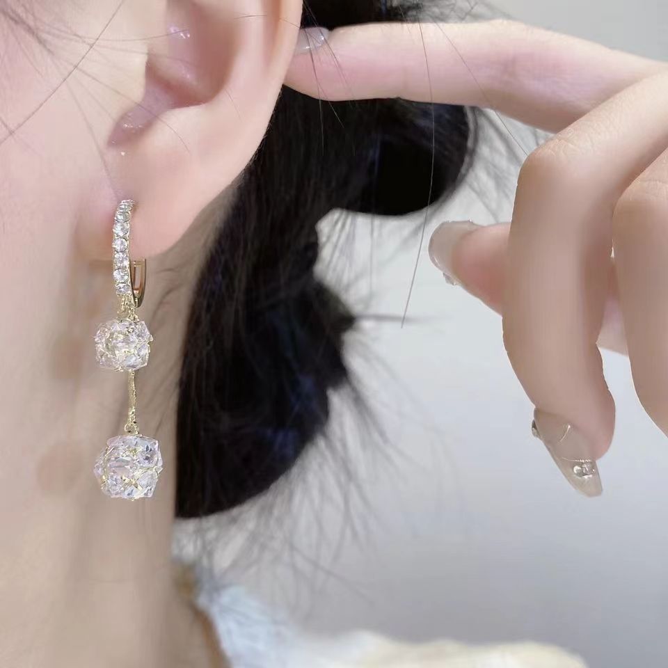Boucles d’Oreilles Femme avec Pompon et Boule de Strass Exquises - NovaShop NovaShop Silver Bigbuy