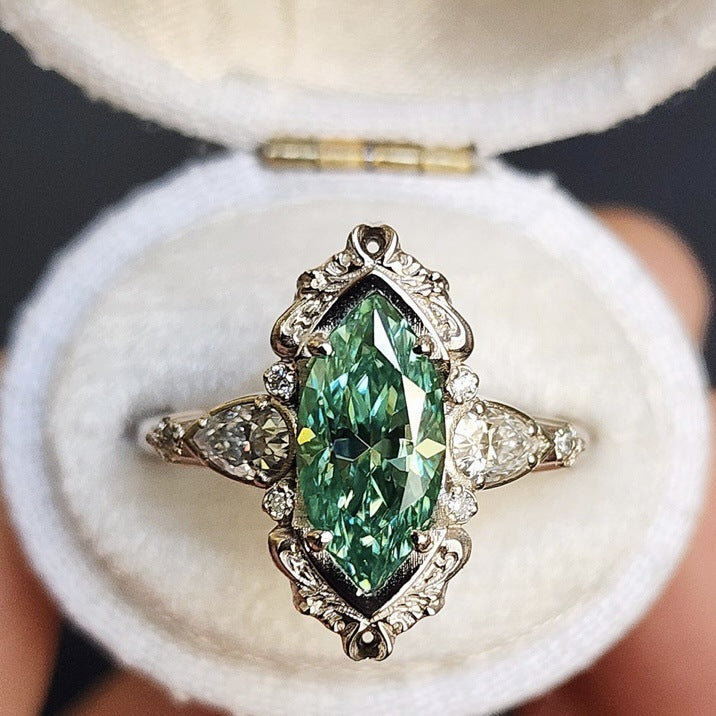 Women's Green Horse Eye Zircon Inlaid Ornamental Alloy Ring