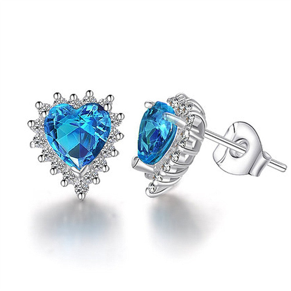 Six-prong heart-shaped earrings inlaid with zircons
