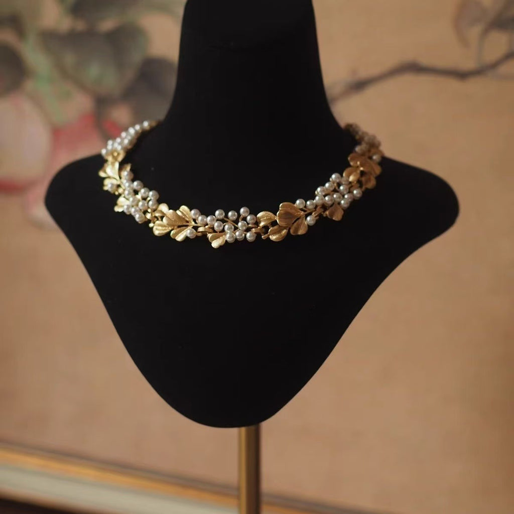 Vintage mid-antique necklace with ginkgo leaf and pearls, frosted brushed effect
