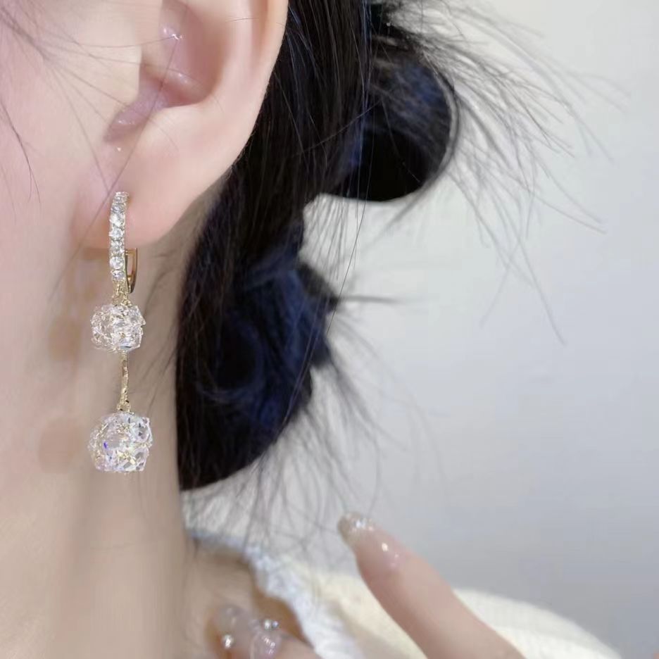 Boucles d’Oreilles Femme avec Pompon et Boule de Strass Exquises - NovaShop NovaShop Silver Bigbuy