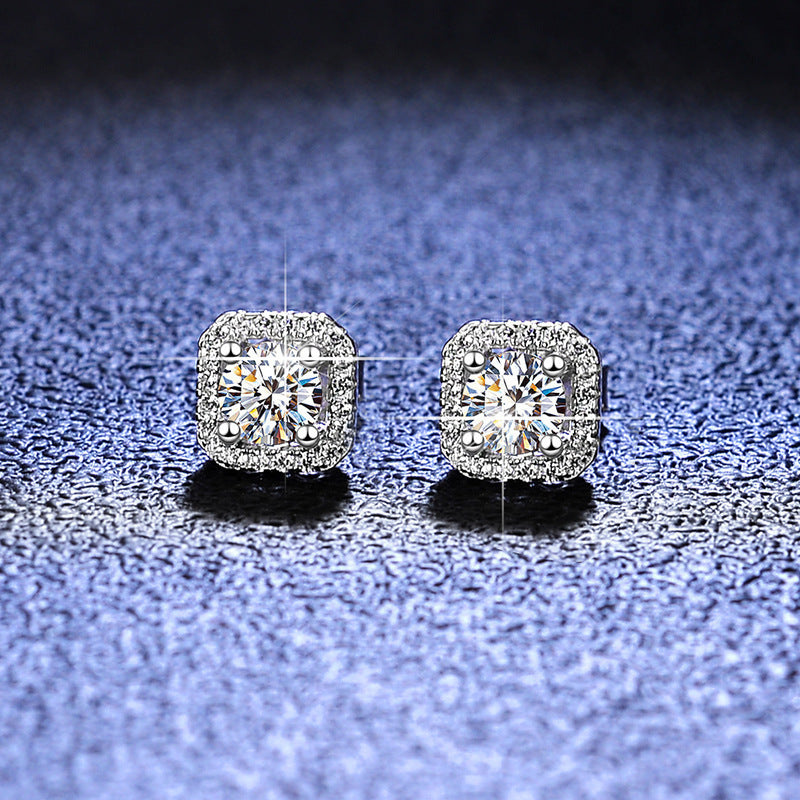 Six-prong heart-shaped earrings inlaid with zircons