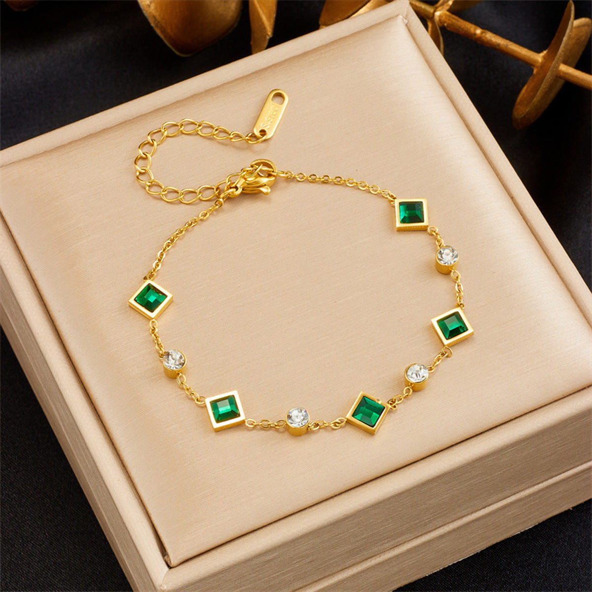 Bracelet Carré à Incrustation Émeraude et Strass en Acier Titane Plaqué Or - NovaShop NovaShop Green Bigbuy