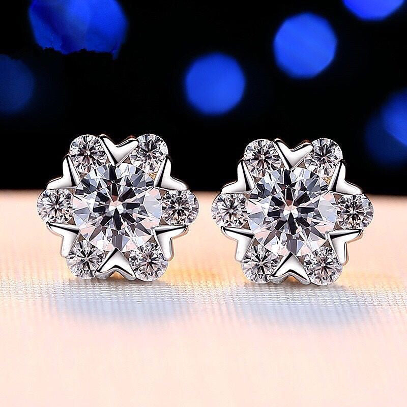 Six-prong heart-shaped earrings inlaid with zircons