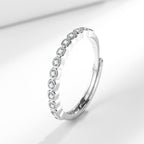 Simple elegant women's ring with diamond and light luxury finish