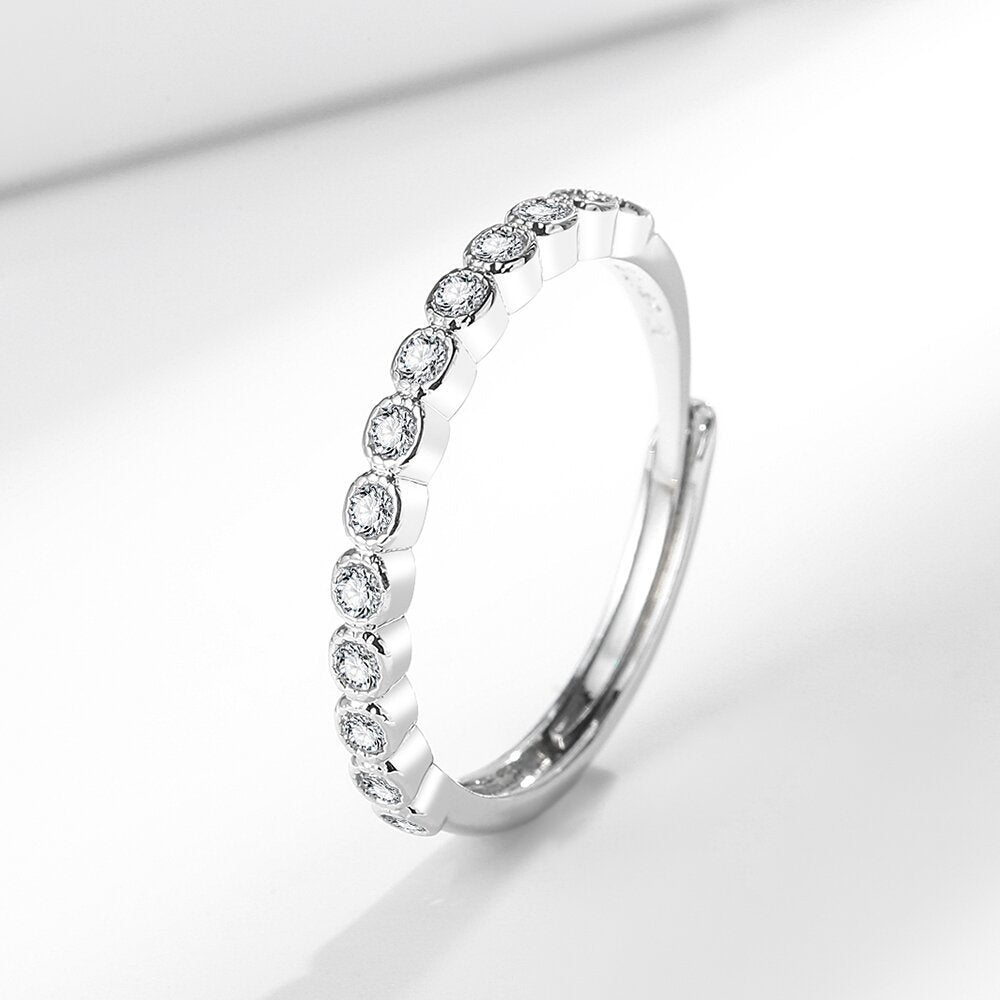 Simple elegant women's ring with diamond and light luxury finish