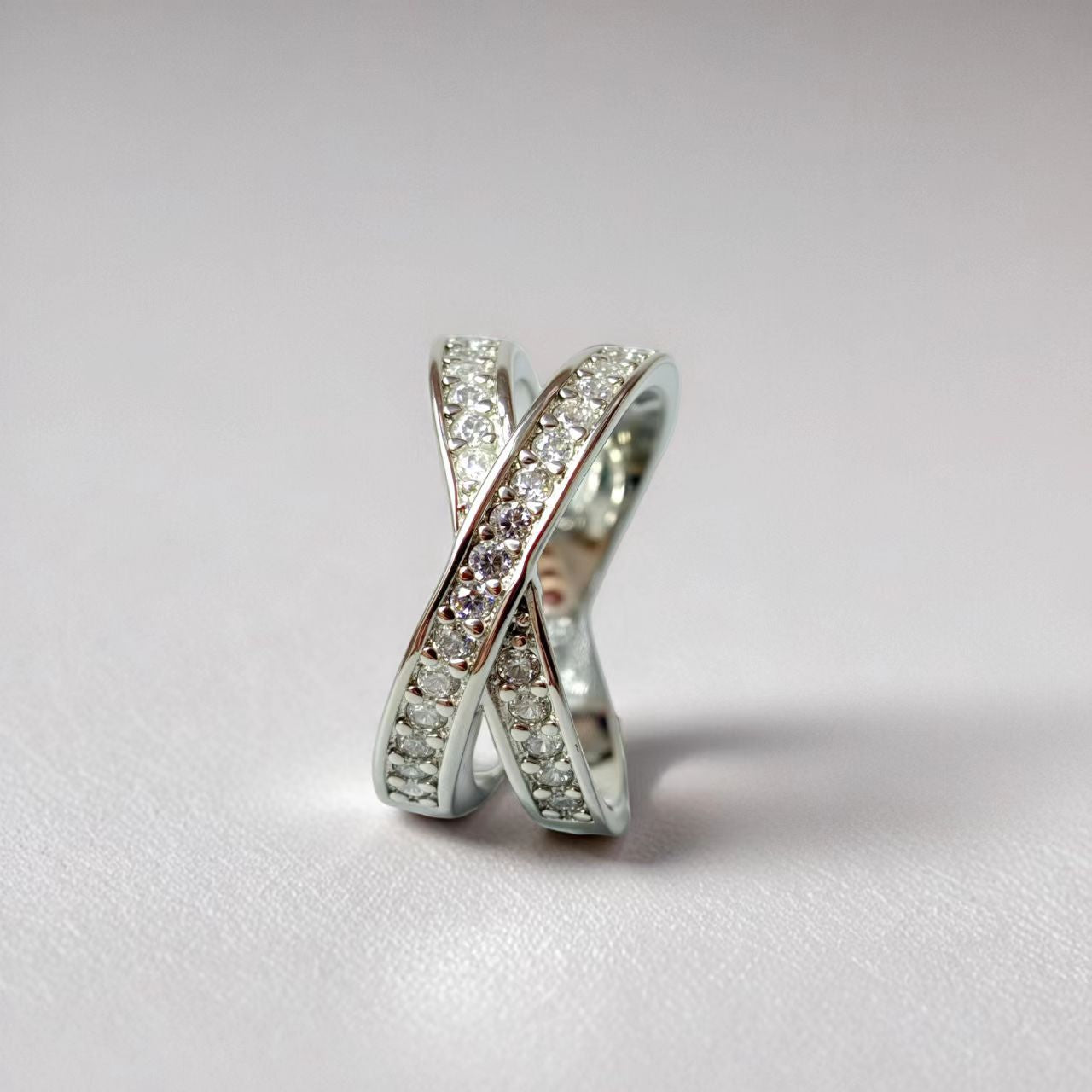 European and American metal ring with micro-inlaid zircons