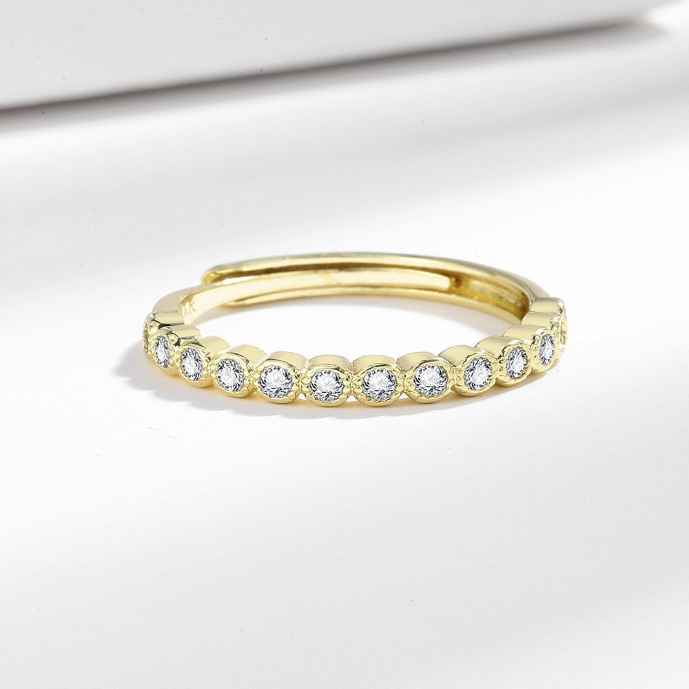 Simple elegant women's ring with diamond and light luxury finish
