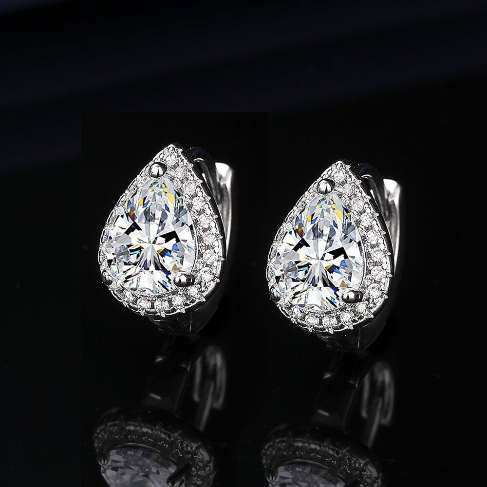 Six-prong heart-shaped earrings inlaid with zircons