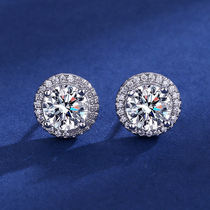 Six-prong heart-shaped earrings inlaid with zircons
