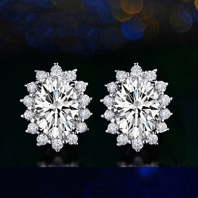 Six-prong heart-shaped earrings inlaid with zircons