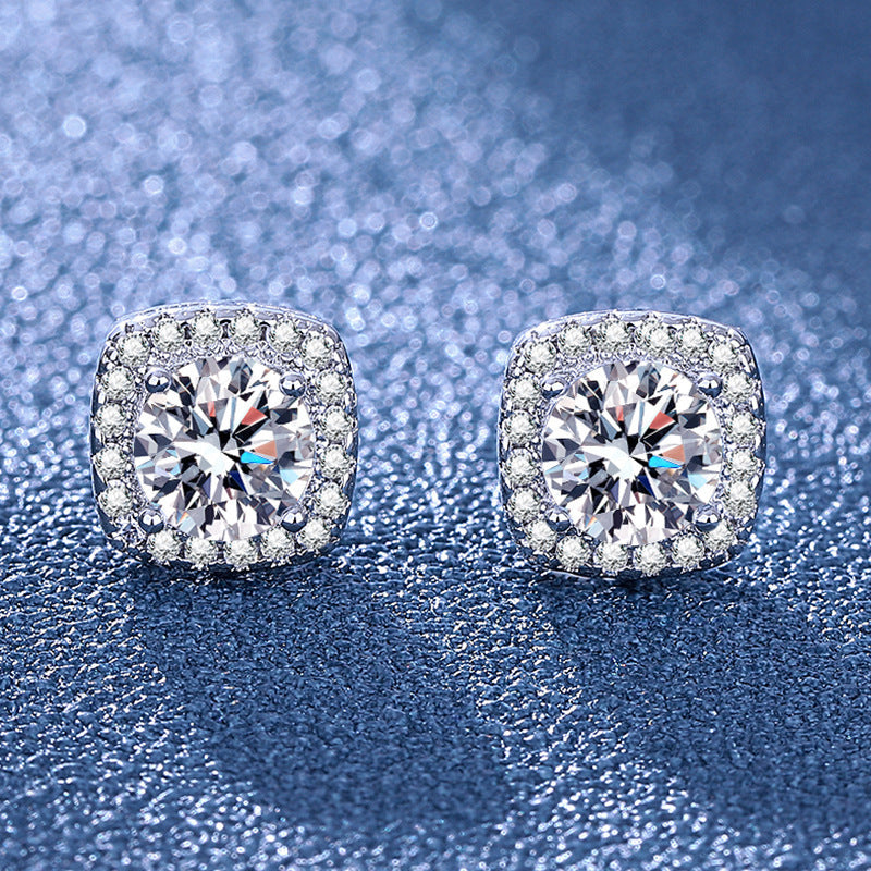 Six-prong heart-shaped earrings inlaid with zircons