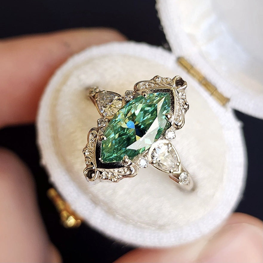 Women's Green Horse Eye Zircon Inlaid Ornamental Alloy Ring