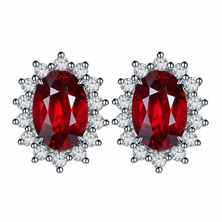 Six-prong heart-shaped earrings inlaid with zircons