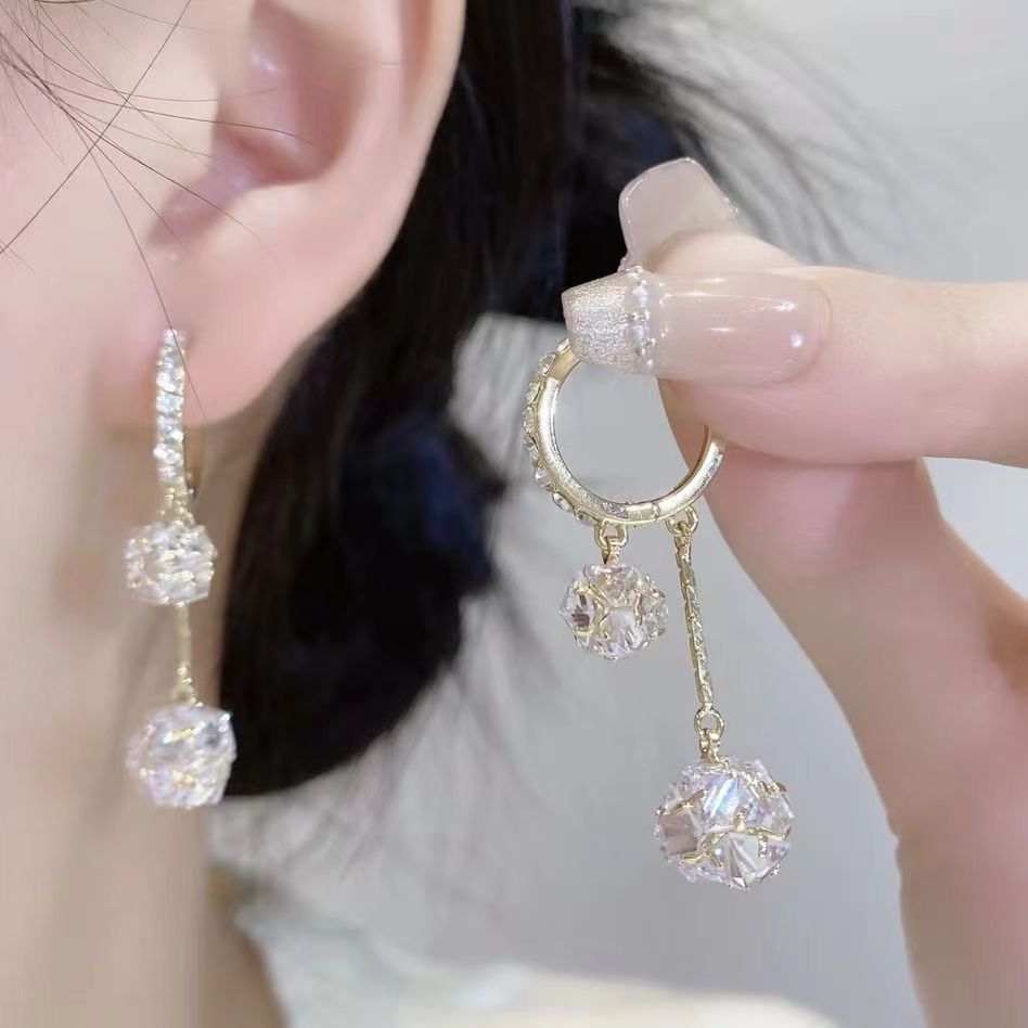 Boucles d’Oreilles Femme avec Pompon et Boule de Strass Exquises - NovaShop NovaShop Silver Bigbuy