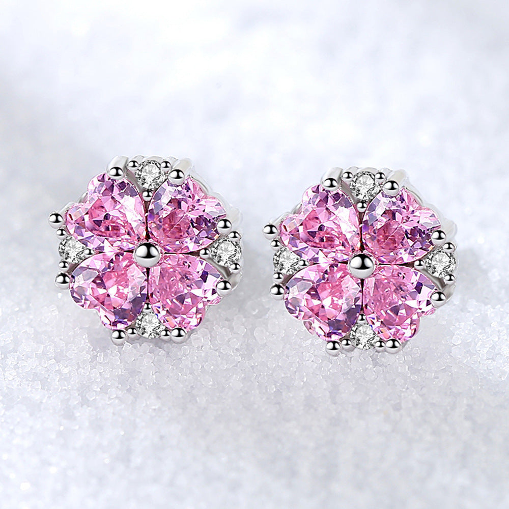 Six-prong heart-shaped earrings inlaid with zircons