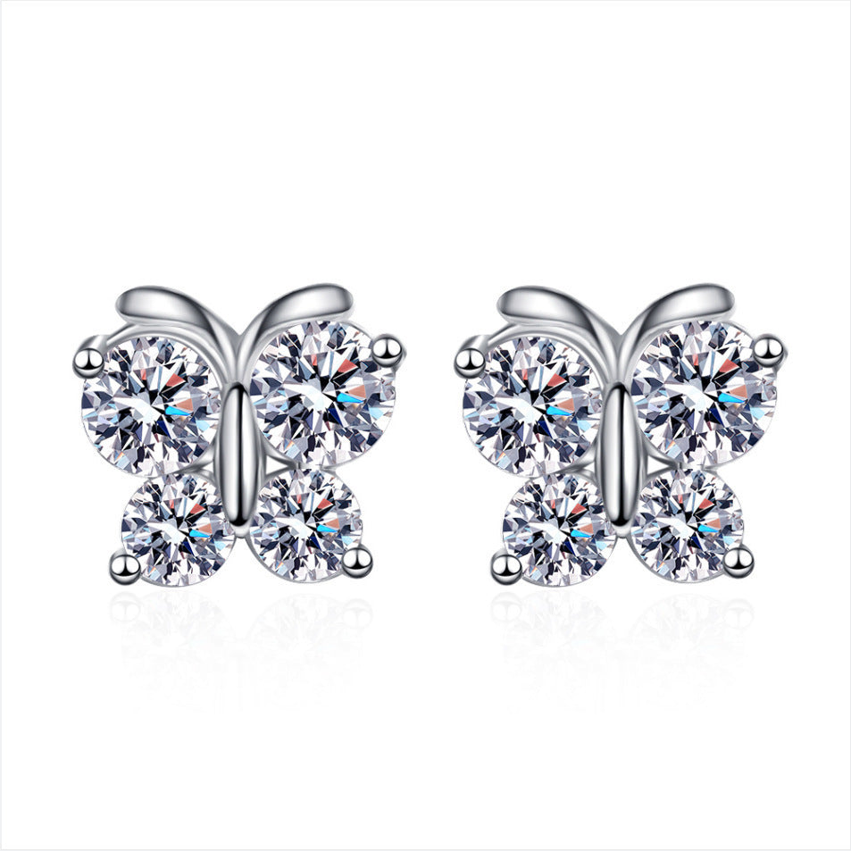 Six-prong heart-shaped earrings inlaid with zircons