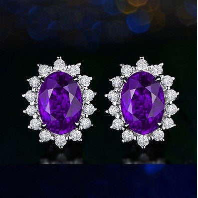 Six-prong heart-shaped earrings inlaid with zircons