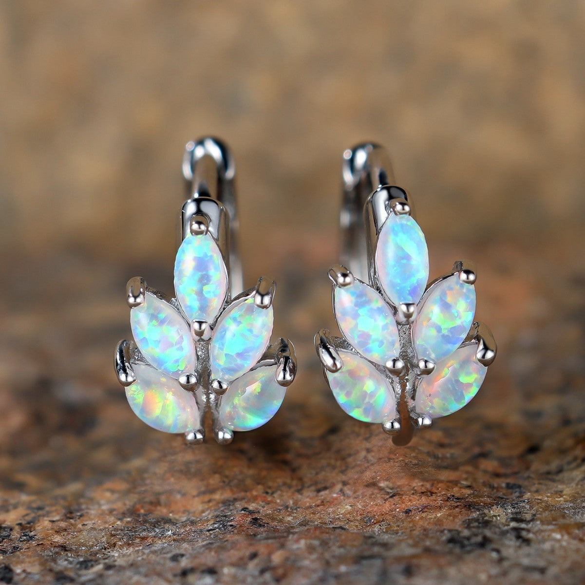 Simple leaf-shaped ear clip for women, versatile and retro personality