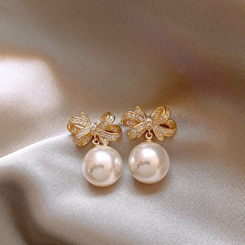 Elegant and versatile irregular pearl earrings
