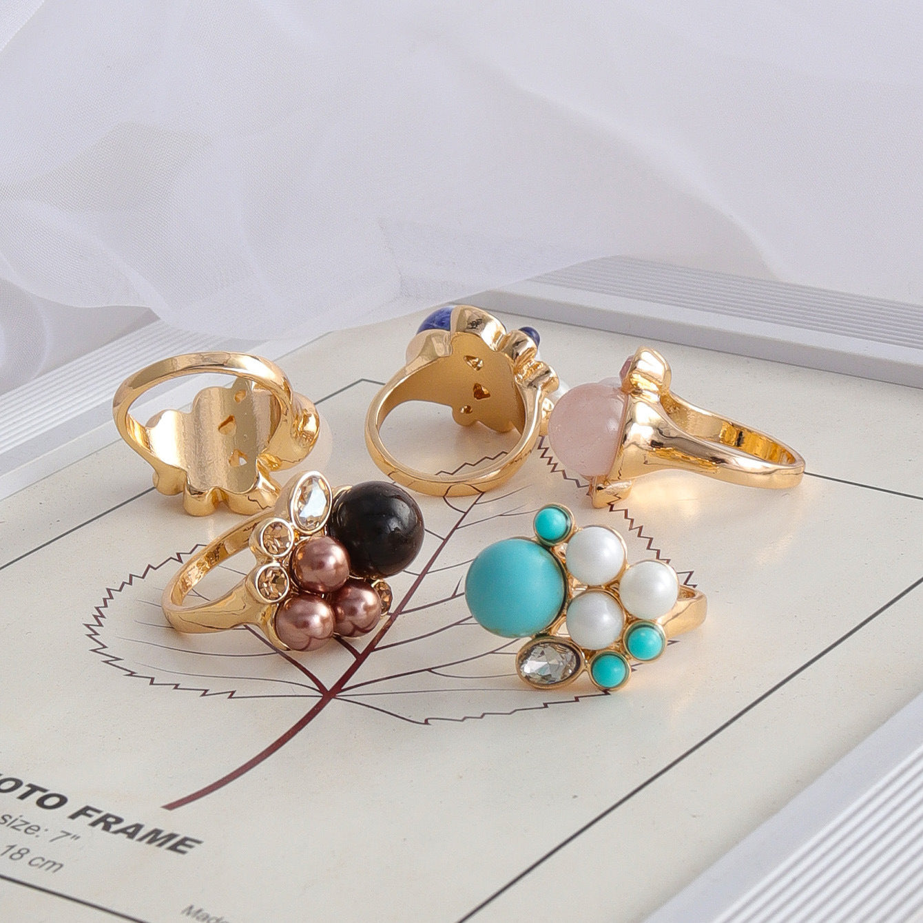 Simple and sensual floral pattern ring for women