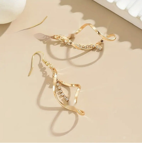 Creative Women's Earrings with Refined Spiral Design