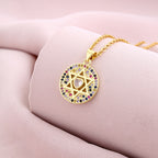 Six-pointed star shaped emerald zircon pendant necklace combines geometric design and fine craftsmanship