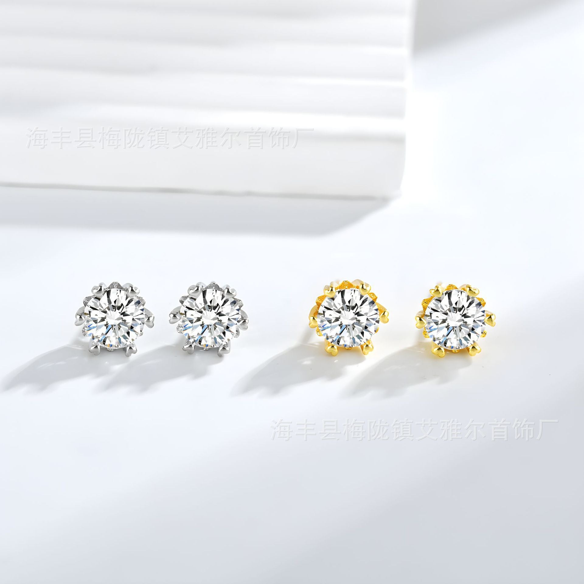 Boucles d’oreilles puces en laiton avec zircon - NovaShop NovaShop Silver Bigbuy