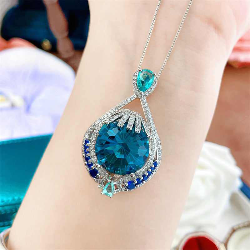 Collier pour femme simple et élégant avec pendentif à grands cristaux bleus - NovaShop NovaShop Blue Bigbuy