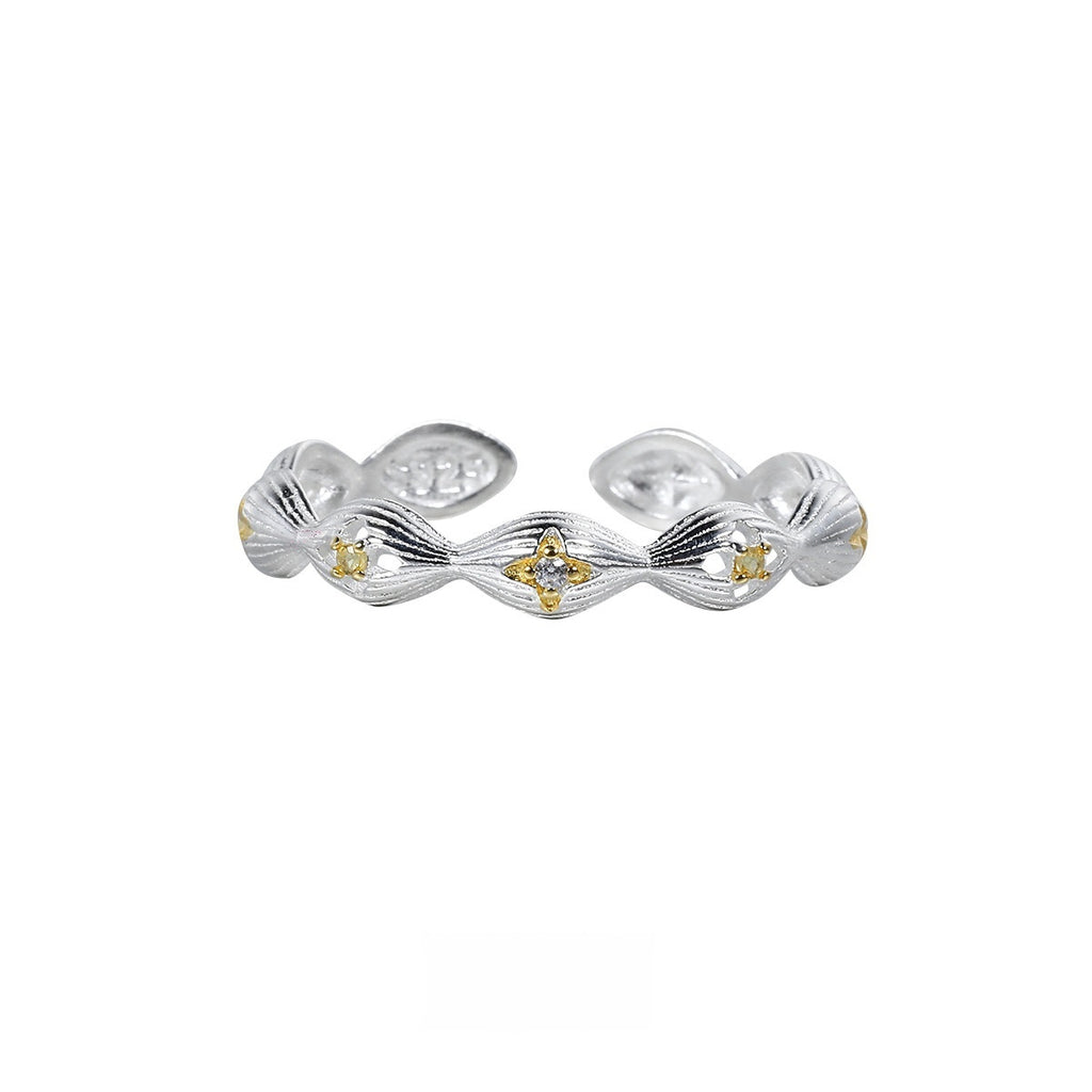 Buccherati ring with a brushed design, combining simplicity and elegance