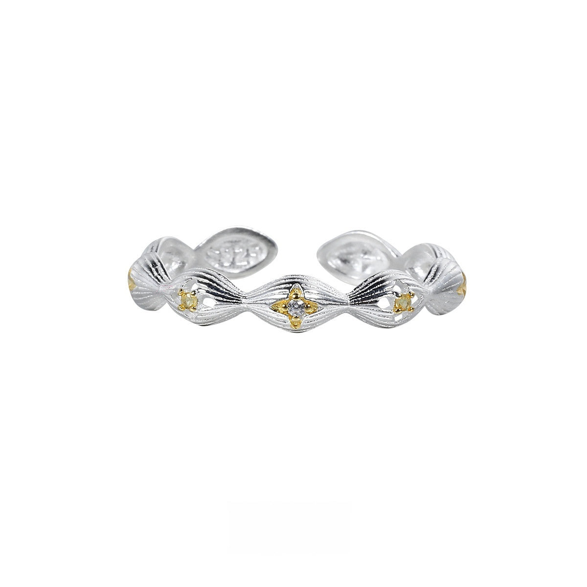Buccherati ring with a brushed design, combining simplicity and elegance