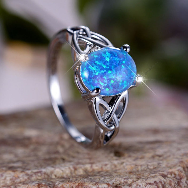 Modern ring with a simple and elegant design, ideal for everyday wear