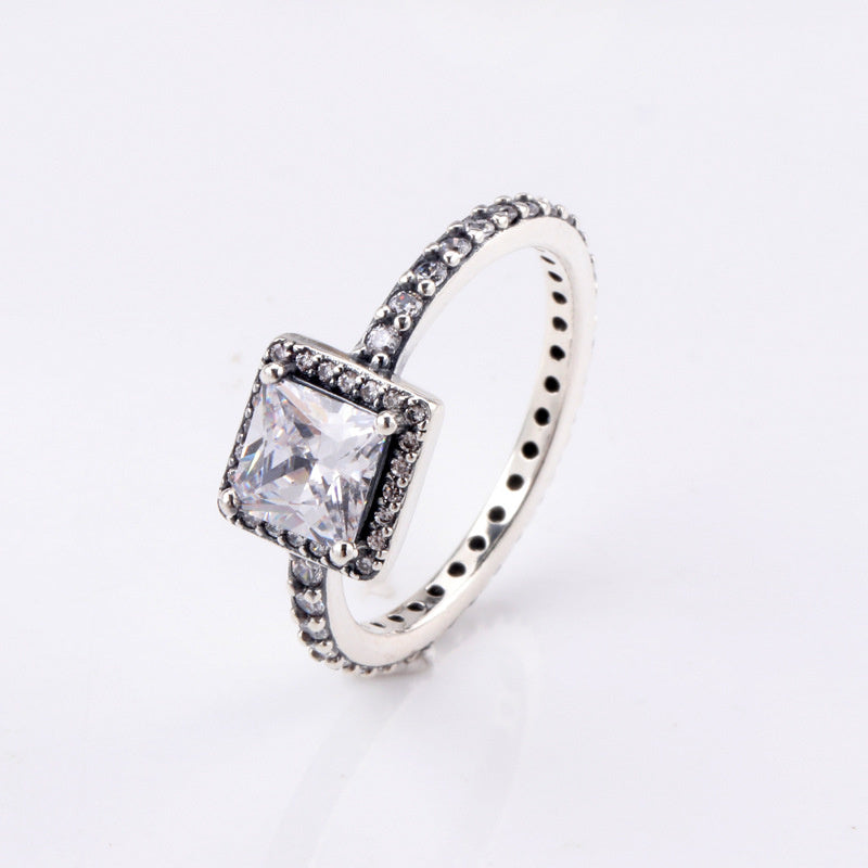 White copper ring with a creative design and strong personality