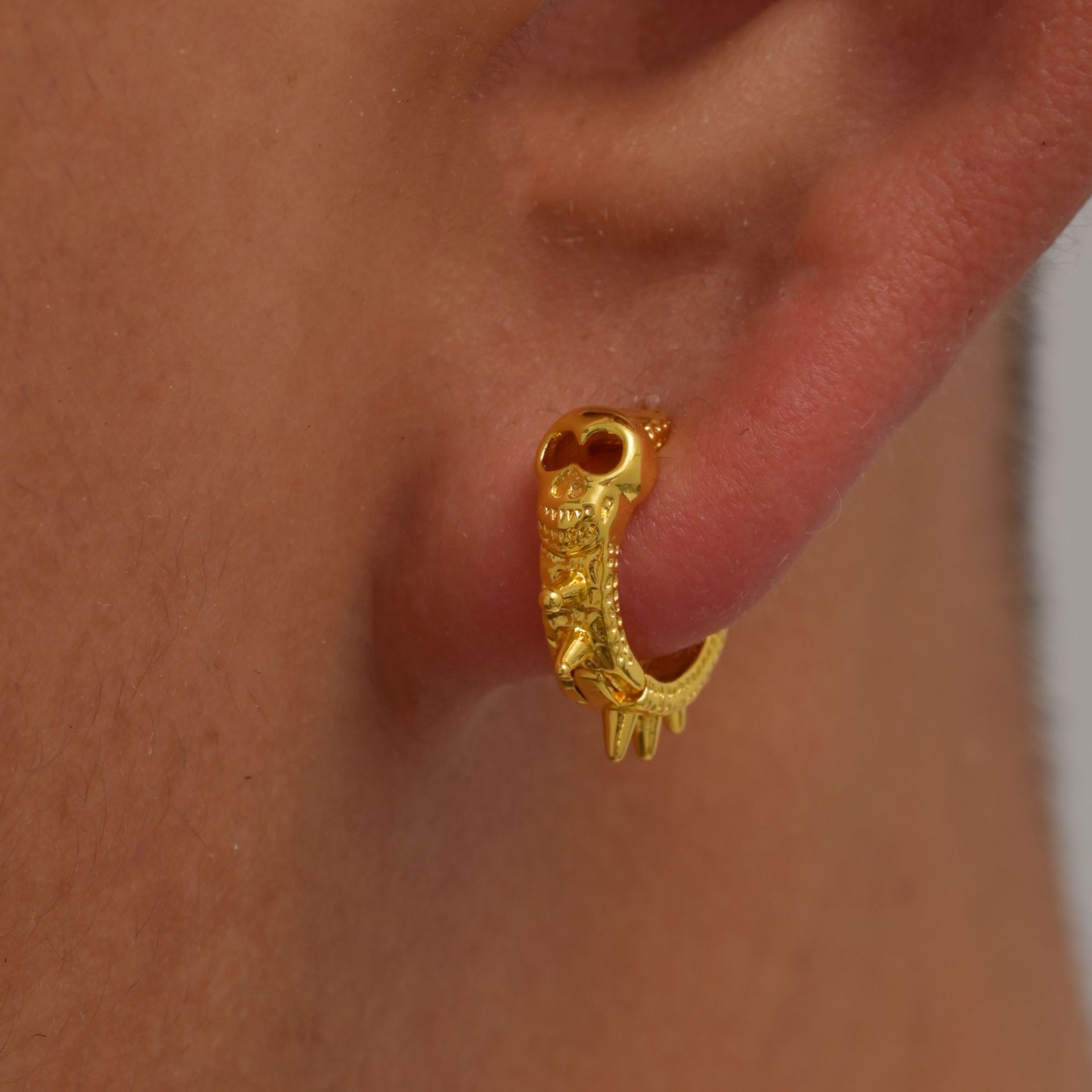Personalized earrings with an advanced design inspired by retro style