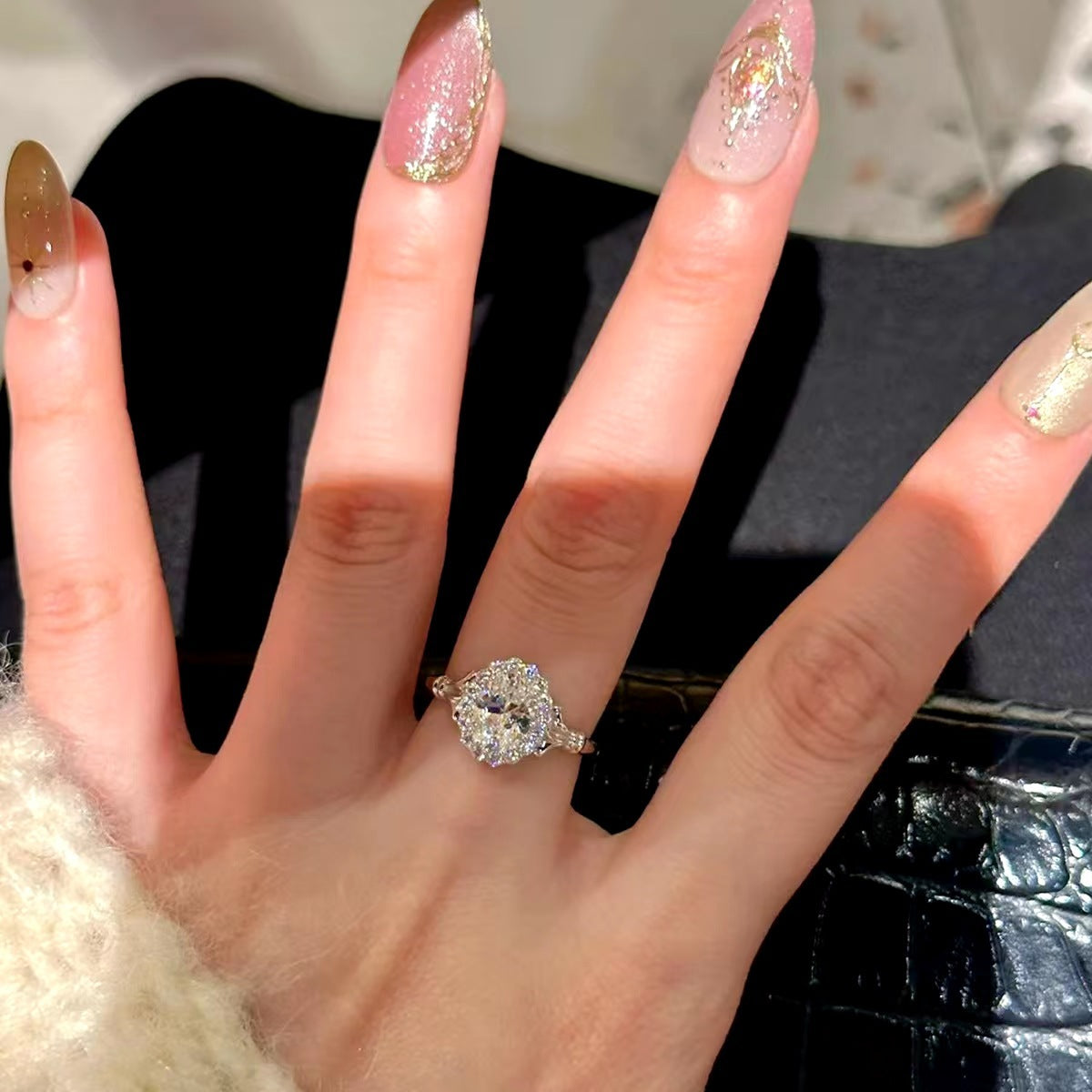 Elegant and sophisticated ring, inspired by a bridal bouquet