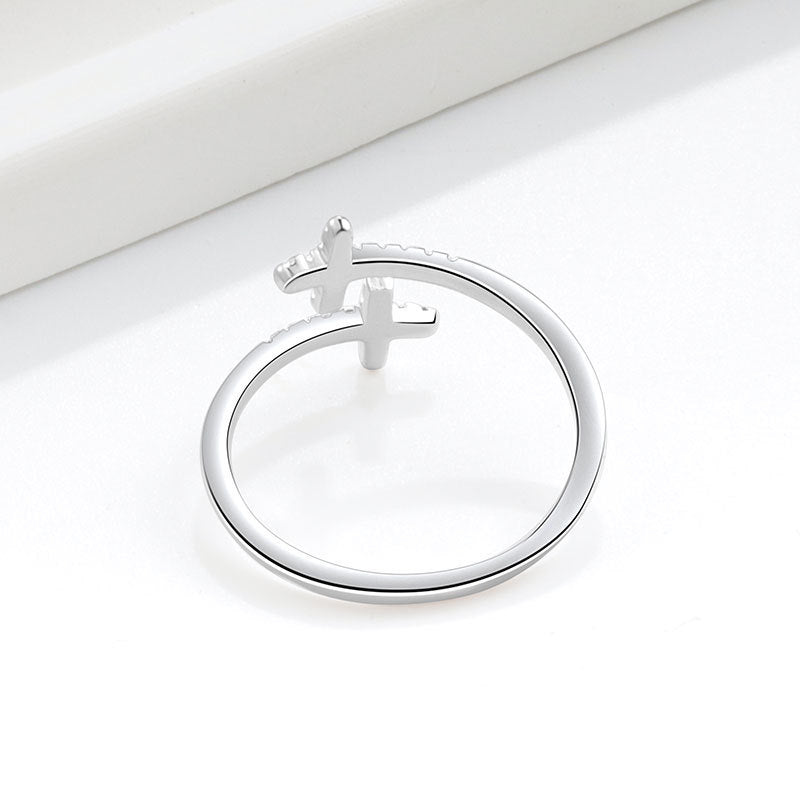 Open cross ring for women combines modernity and elegance