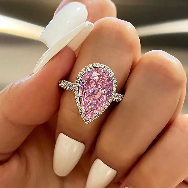 Women's ring with inlaid zircons and trendy personality
