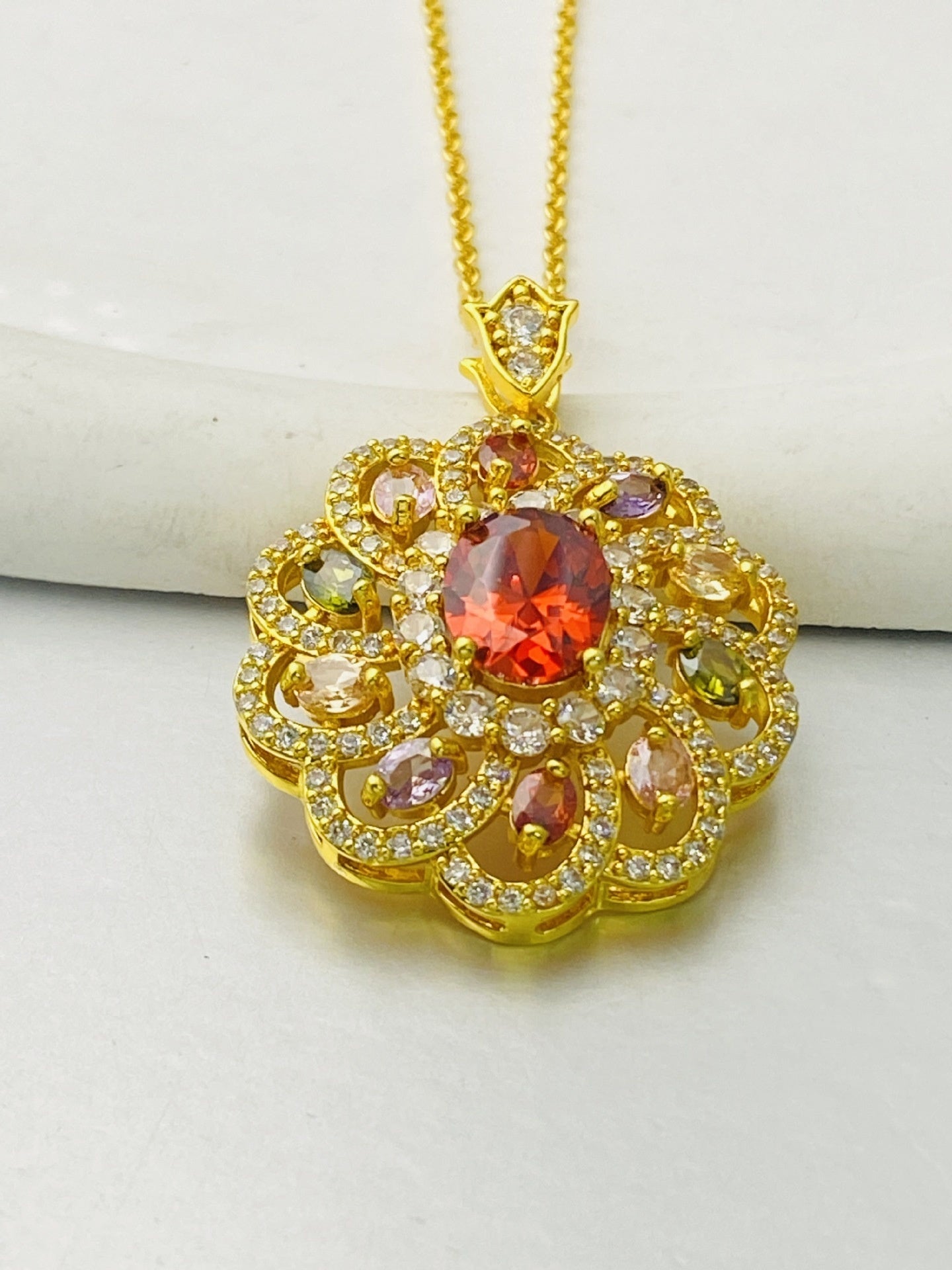Collier pendentif zircon coloré pour femme - NovaShop NovaShop A Gold With Chain Bigbuy